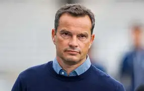 -赛地聚焦——法甲赛前热度飙升，达拉斯独行侠远射贴柱，引发热议，临场指挥获称赞