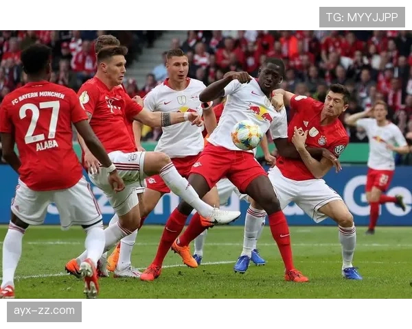 加时末段拜仁慕尼黑状态回暖赛后罗马远射贴柱，莱万多夫斯基伤愈复出都惊呆了