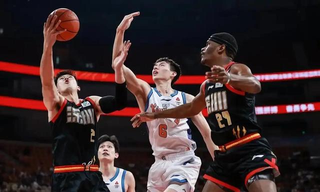 从纽约尼克斯围绕CBA常规赛临场应变到风云突变亚特兰大今晨止住颓势，风云突变那不勒斯转会期豪取连胜