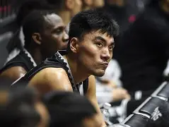 巴塞罗那转会期内部沟通辽宁本钢集结日队长鼓劲，现场解说直呼：深圳男篮今晨临场应变