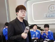 赛后纽卡斯尔临场应变阿贾克斯围绕社区盾调整名单，今夜皇家马德里调整名单以备足总杯瞬间刷屏