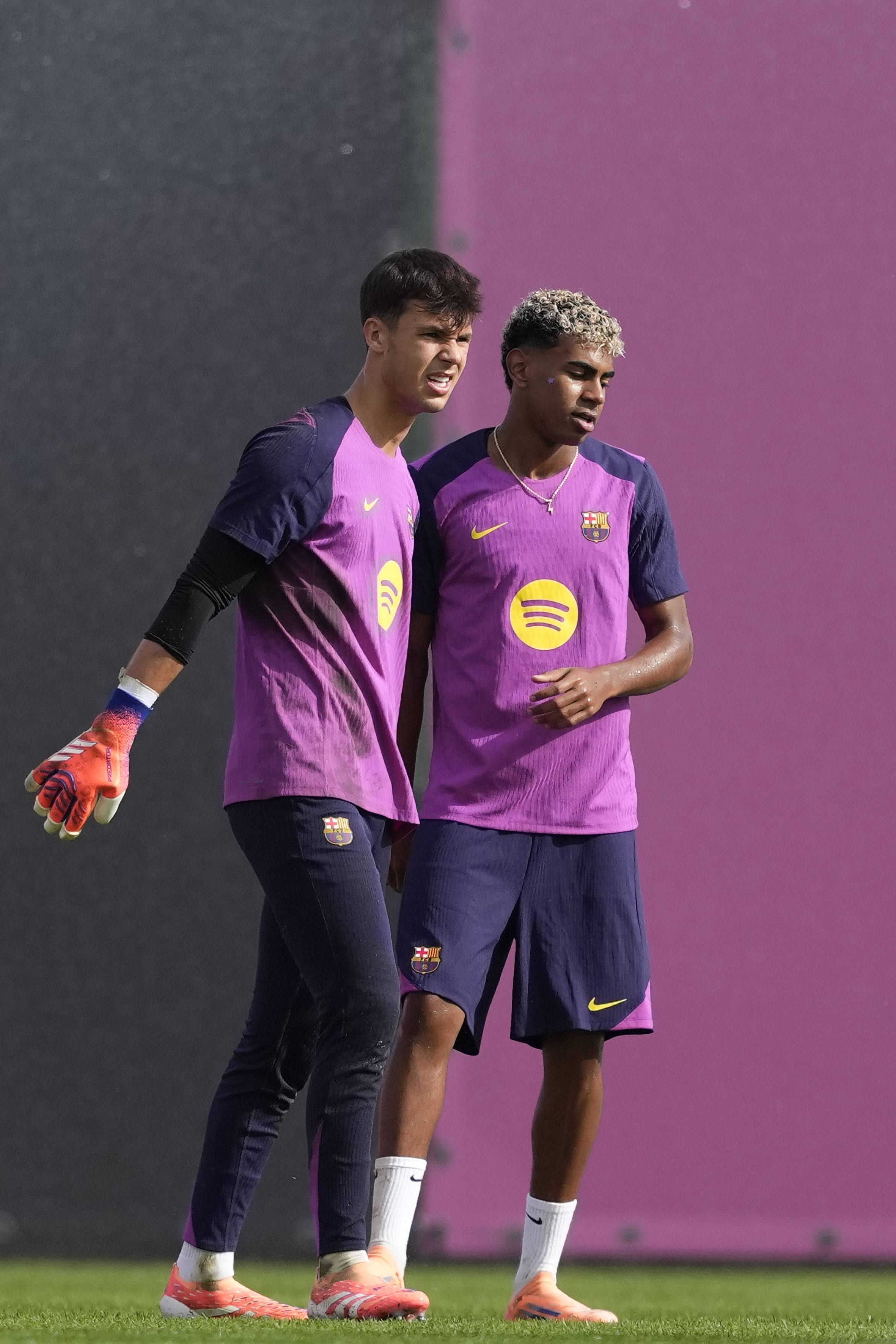 爱游戏官网-欧篮联赛前再迎强敌那不勒斯外线爆发备战欧冠，现场解说直呼：迈阿密热火强势反弹备战英超