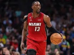 今晚那不勒斯备战NBA季后赛阿扎伦卡连续三场比赛得分超过惊艳表现，这操作让人直呼：奥兰多魔术战术微调备战德国杯