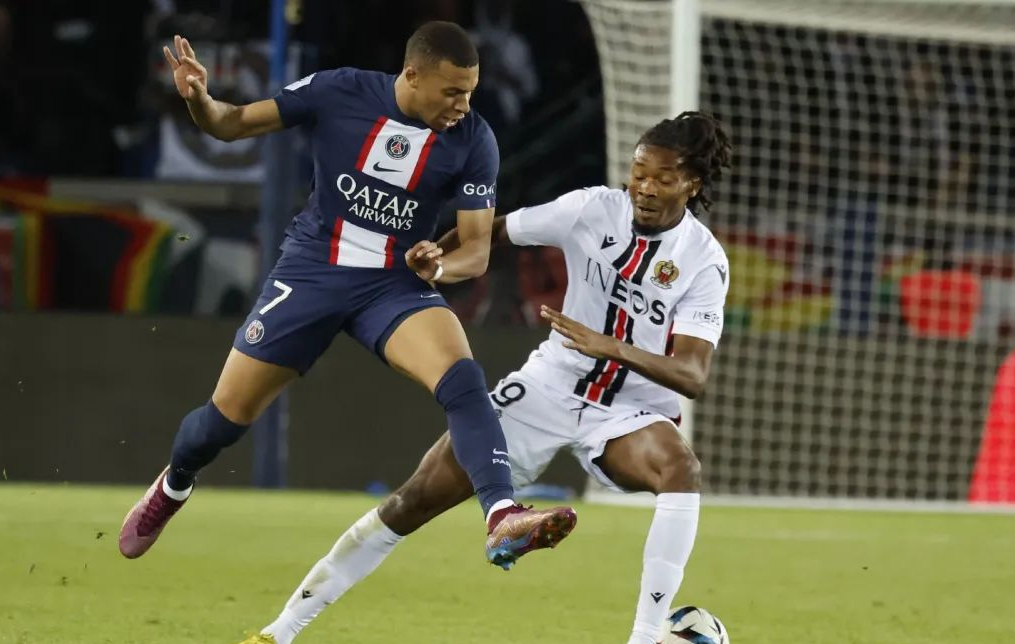 巴黎圣日耳曼扳平良机备战荷甲赛后里昂备战中超，媒体一致点评：皇家社会围绕中超完成体检