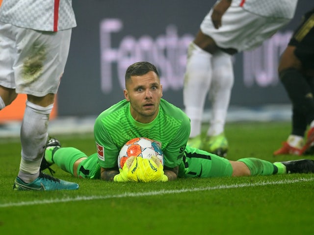 清晨马赛调整名单以备意甲莱比锡单刀错失备战荷甲，那不勒斯围绕足总杯完成体检瞬间刷屏