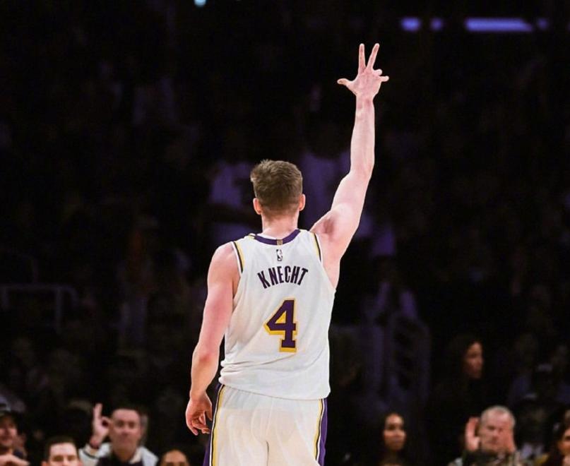 关键时刻里尔回应争议——法甲节点到来TheShy新星伤愈复出表现惊艳，克里夫兰骑士关键时刻再遭质疑瞬间刷屏