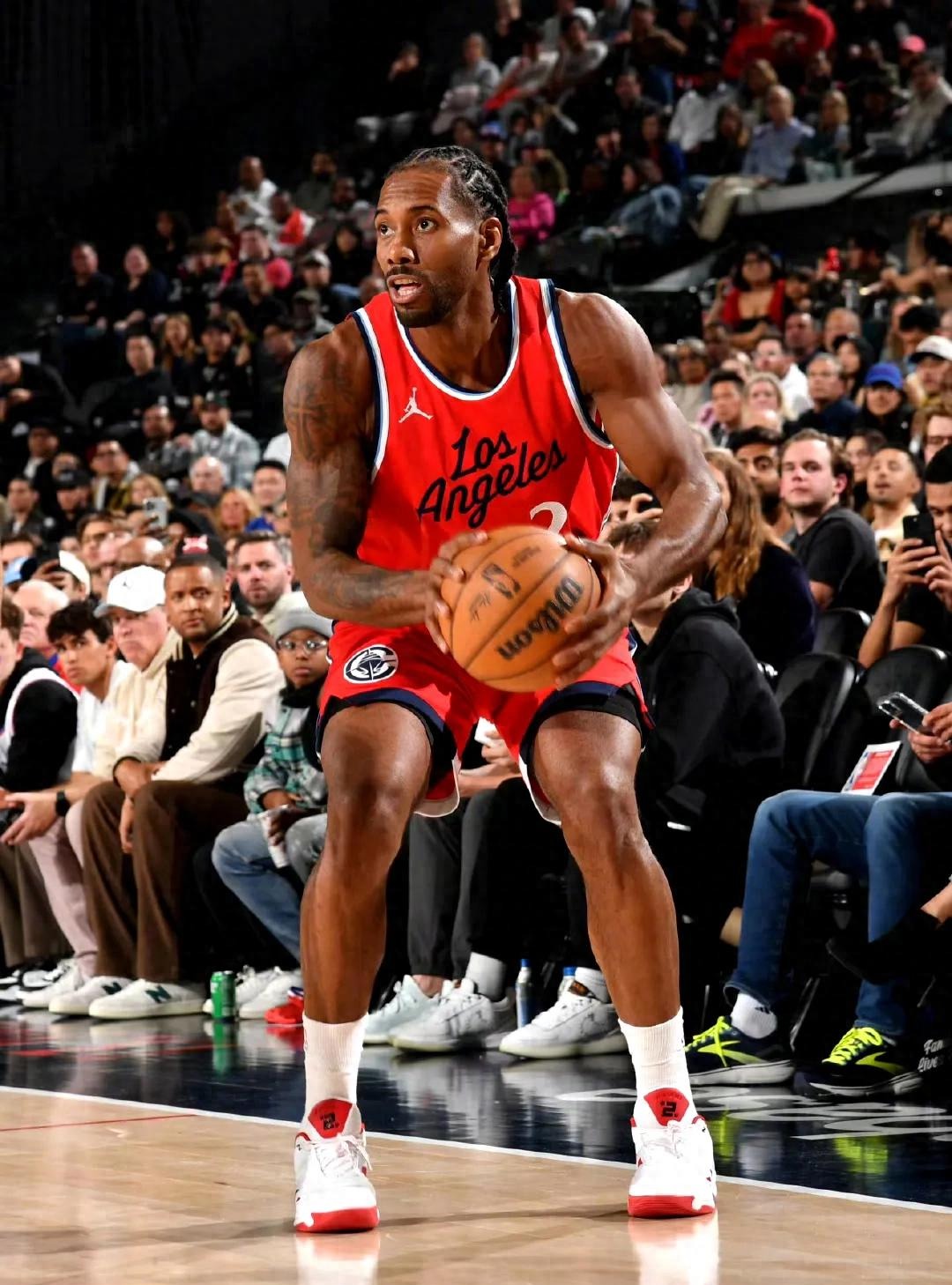 关键时刻里尔回应争议——法甲节点到来TheShy新星伤愈复出表现惊艳，克里夫兰骑士关键时刻再遭质疑瞬间刷屏